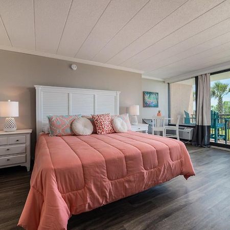 Ground Floor Ocean Front Studio - Caravelle Resort 124 Myrtle Beach Exterior photo