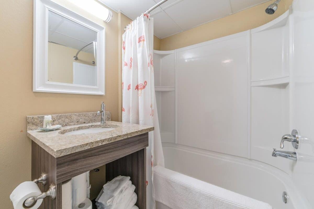 Ground Floor Ocean Front Studio - Caravelle Resort 124 Myrtle Beach Exterior photo
