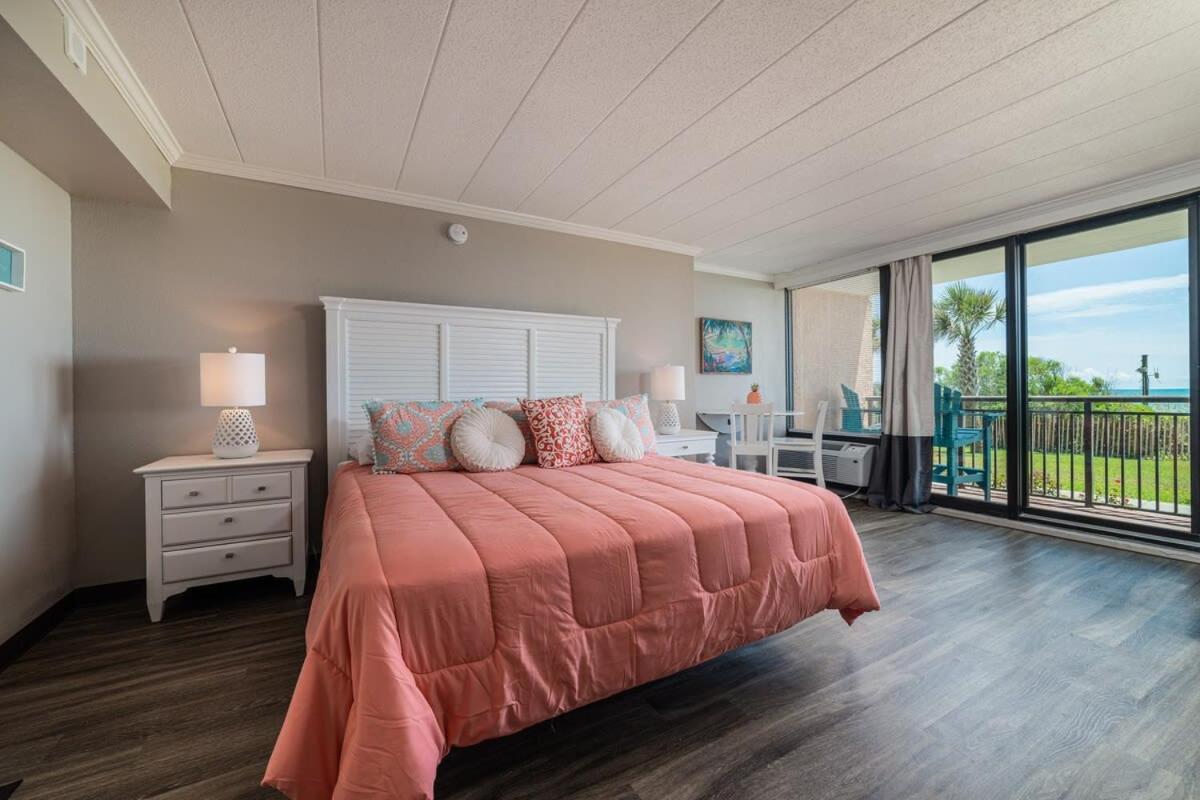 Ground Floor Ocean Front Studio - Caravelle Resort 124 Myrtle Beach Exterior photo